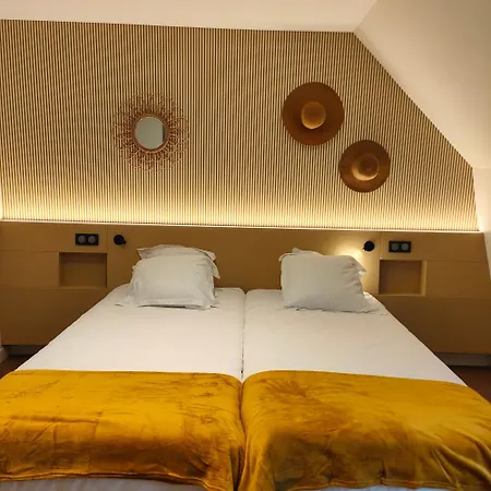 Les De La Fontaine Otel