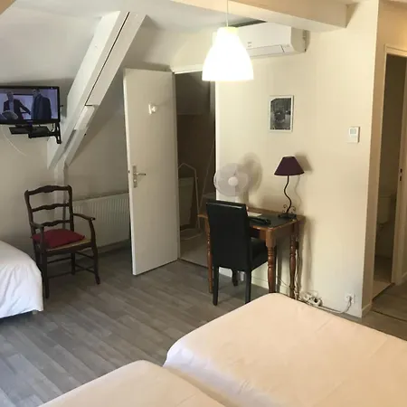 Les De La Fontaine 2*