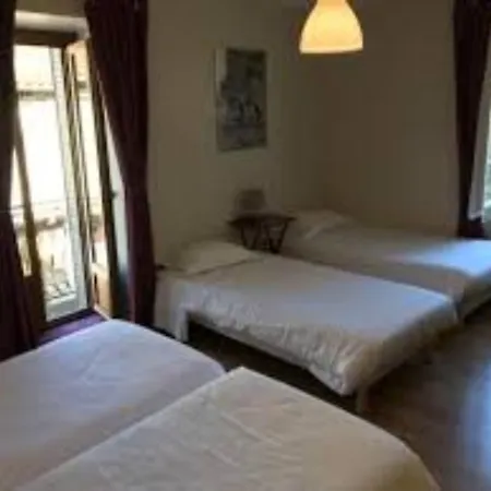 Les De La Fontaine Otel Autoire