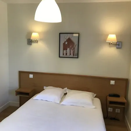 Otel Les De La Fontaine 2*