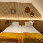 Les De La Fontaine Hotel