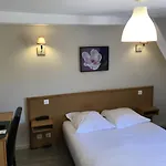 Les De La Fontaine Hotel