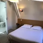 Les De La Fontaine Hotel