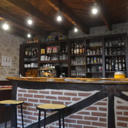 Les De La Fontaine Hotel